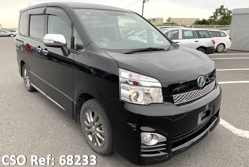 Toyota / Voxy 2013